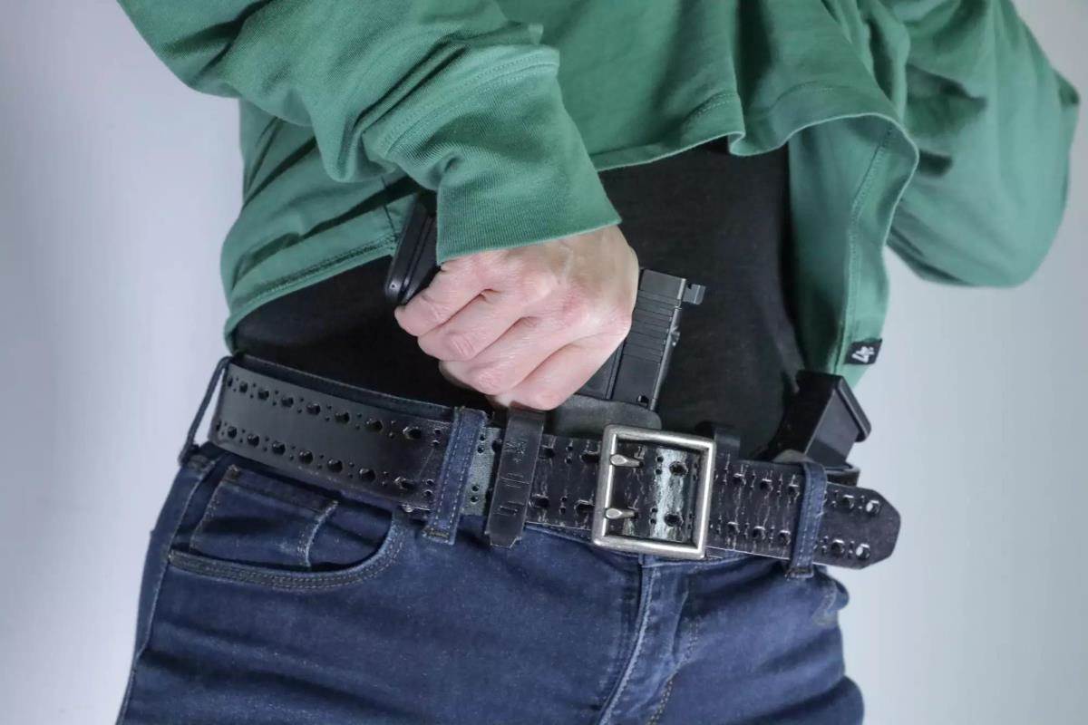 How to Choose the Best Concealed Carry Holsters for Women - Incognito  Concealment