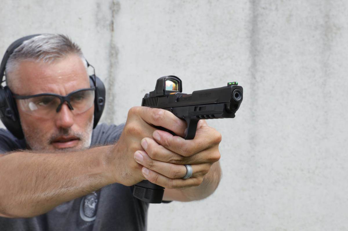 Smith & Wesson M&P22 Magnum: Range Review - Guns and Ammo