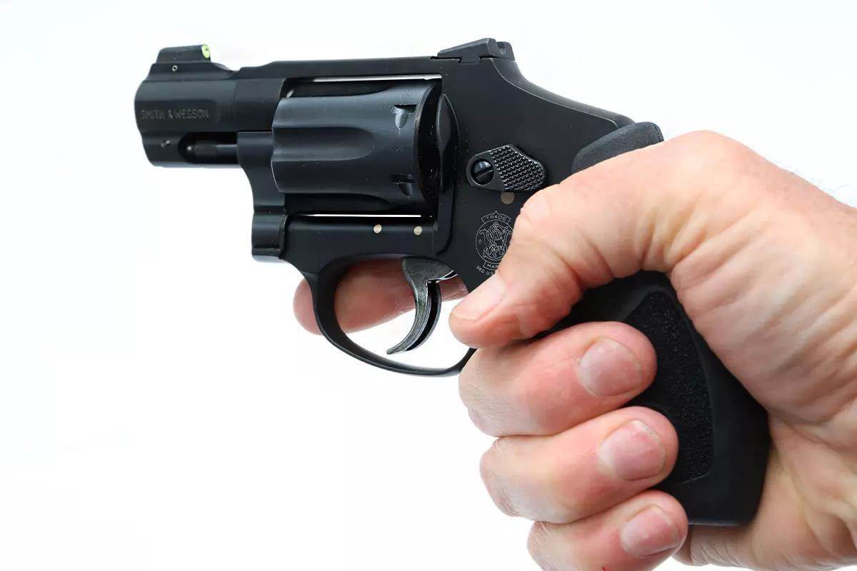 Smith & Wesson's Model 432 Ultimate Carry Revolver - Guns and Ammo