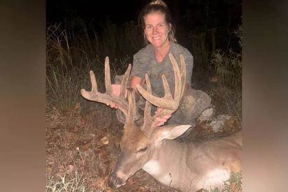 Arkansas Mother and Her Family Tag a Beautiful Velvet Whitetail