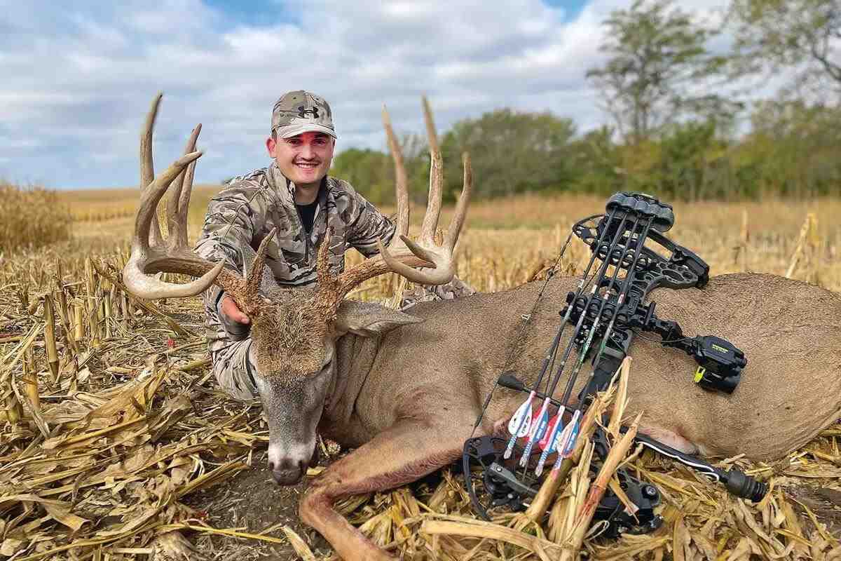 Kansas bowhunter with downed 2022 whitetail buck
