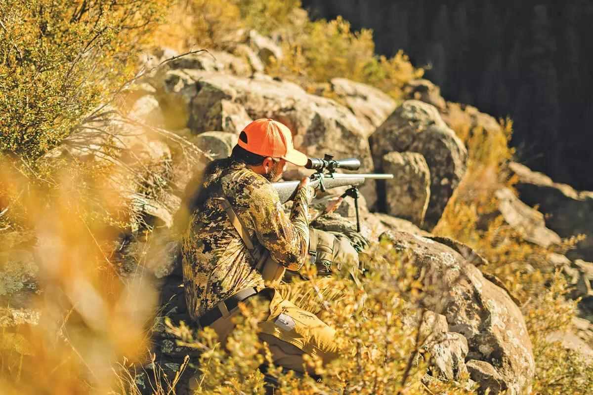 hunter lining up a shot