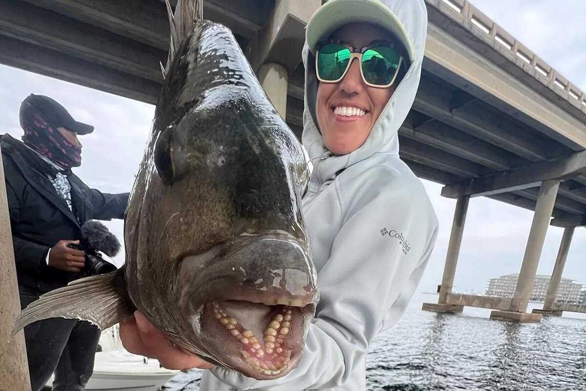 https://content.osgnetworks.tv/photopacks/top-secrets-for-the-best-sheepshead-fishing-of-your-life_487007/487019_how-to-fish-for-sheepshead-teeth_hero_1200x800.jpg