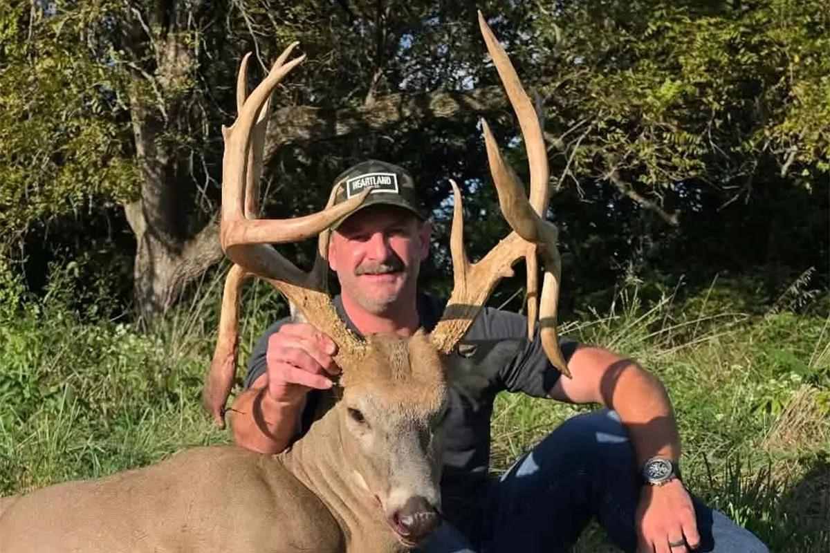 Muzzleloader Hunter Takes Awesome Triple Drop Tine Buck