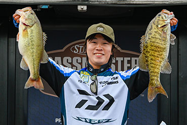 Aoki moves to top with another 24 pounds