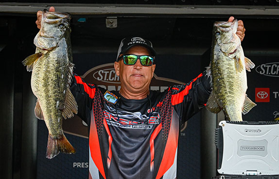 10-Pound Bite Boosts Santee Open Leader