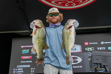 AOY leader Shaw boxes 26-06 at Pickwick