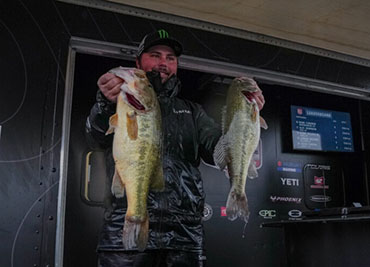 Stewart breaks out on top at Invitational