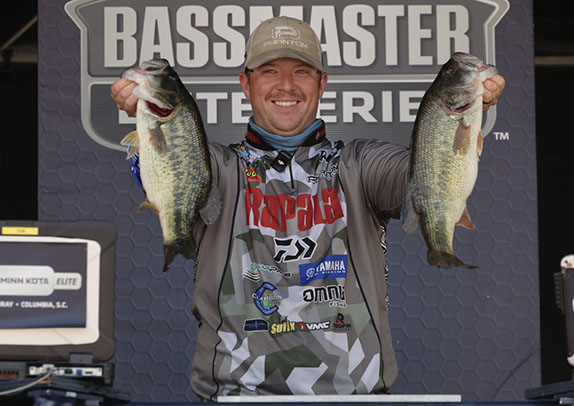 Walters Opens With 25-Pound Bag At Murray