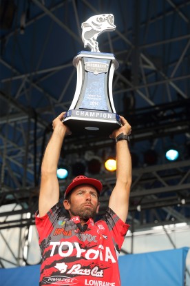 Michael Iaconelli hoists his championship trophy